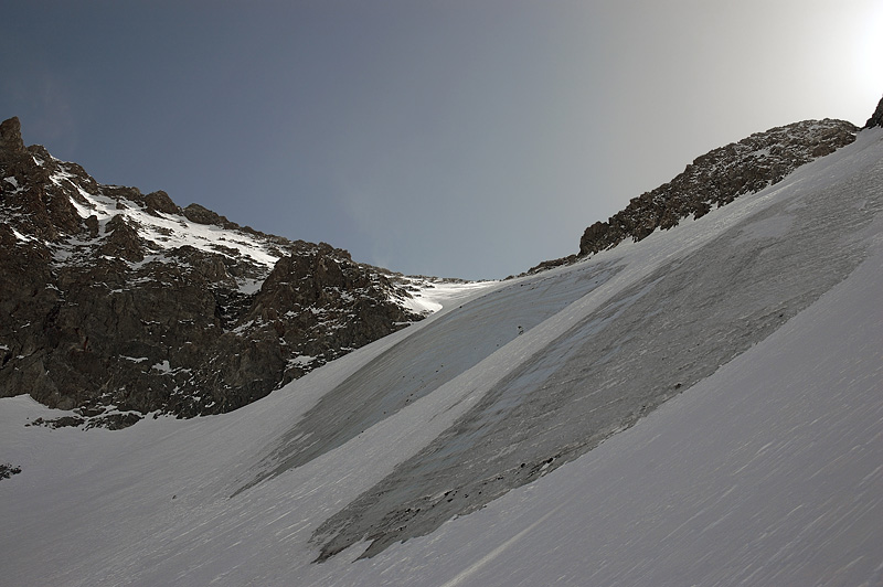 Le col : deux bombements de glace à contourner par la droite