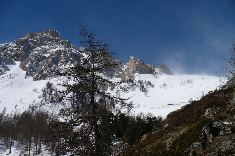 Sa souffle : Après avoir était contraint de faire demi-tour, sa souffle toujours autant la-bas.