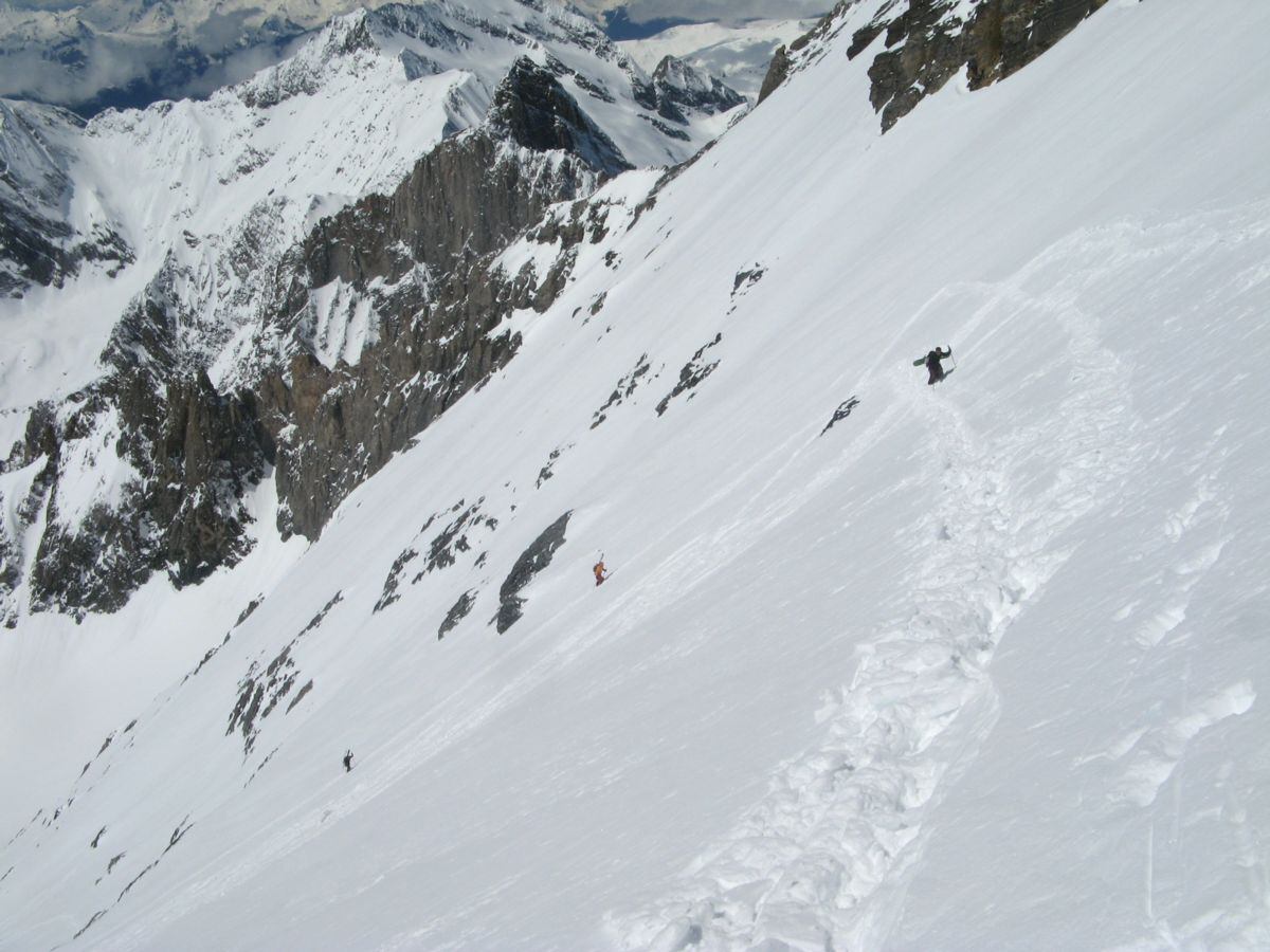Après la pente raide : La traversée vers le col des Grand Couloirs