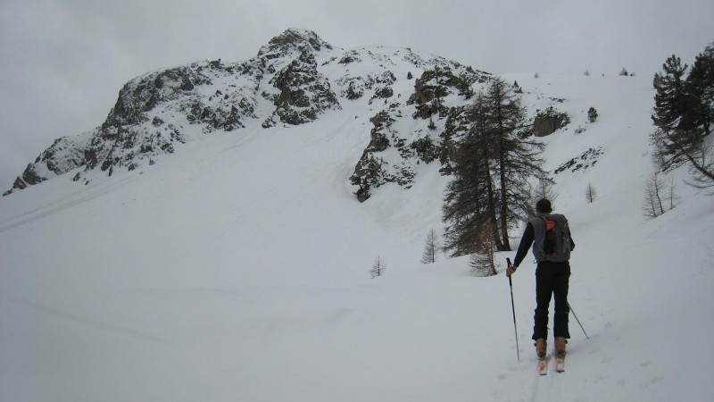 Sous le Petit Peygu : On lorgne ce joli couloir, mais ça ne sera pas pour aujourd'hui.