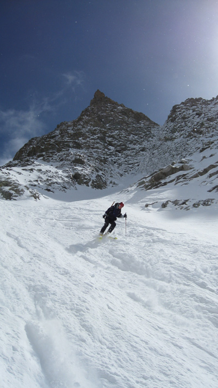 Drôles de rochers : Anne-Cé sous la tour, c'est bon !!