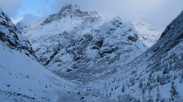 La Bérarde : On est pas habitué de la voir sous la neige, superbe !