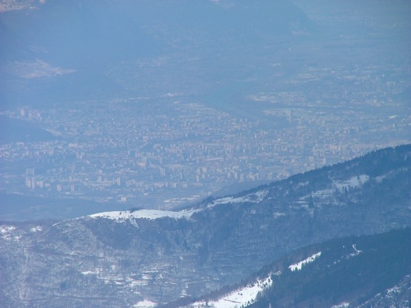 Grenoble : Du sommet on aperçoit Grenoble, donc inversement...