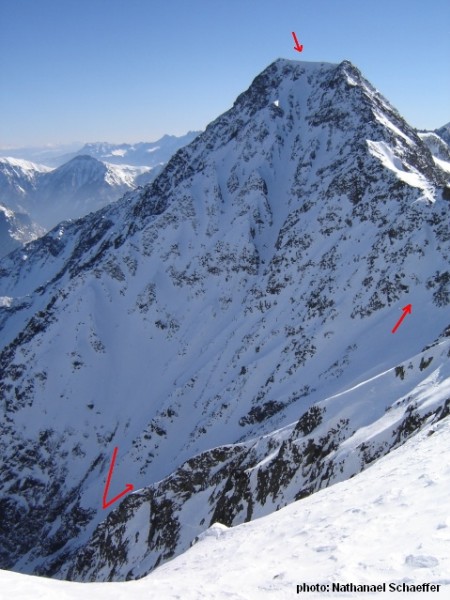 couloir depuis le petit Armet : photo: Nathanael Schaeffer, Nimp Crew.
Vue intégrale de la descente NE et de la remontée au col de la Baisse, depuis le Petit Armet le 12/03/2005