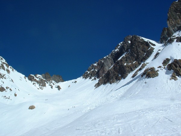 La selle du Puy Gris : Sous le sommet. A noter la présence d'une trés belle corniche sous le sommet. Pourvu qu'elle ne se décroche pas quand je passe...