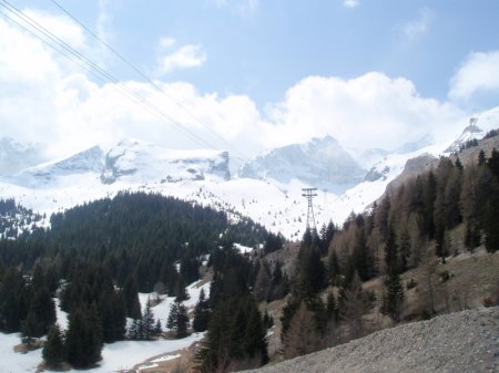 téléphérique + sommet : La vue du sommet depuis le parking du téléphérique