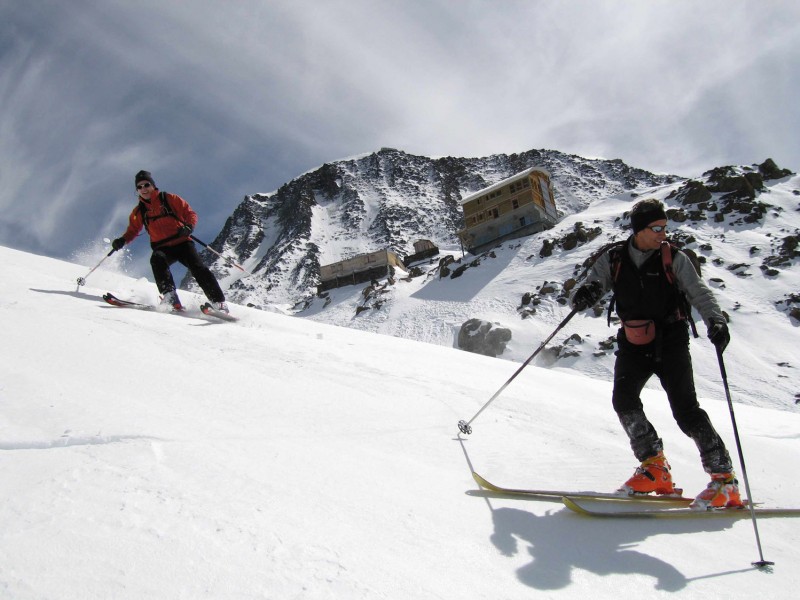 #7 Tête Rousse : Descente en neige moyenne sous le refuge. Tête Rousse : Descente en neige moyenne sous le refuge.