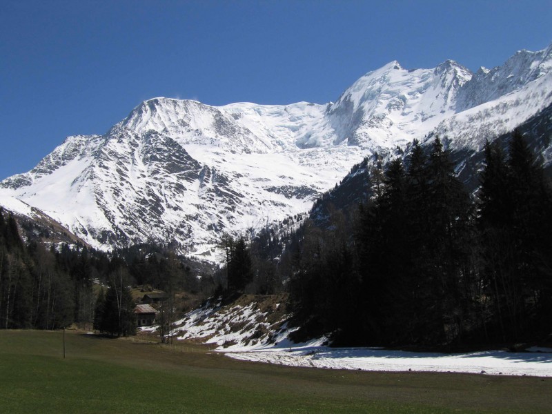 #11 Tête Rousse : L Tête Rousse : L'Aiguille du Goûter, le glacier de Bionnassay et l'Aiguille de Bionnassay depuis le parking.