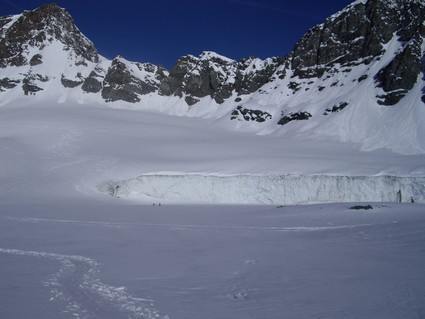 Raid Hte tarentaise8 : Sur le grand lac gelé beaucoup plus gros que celui  indiqué sur la carte en contrebas du glacier des Montets (3008 m)