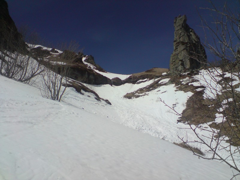 le Moine : remontée tellement penible que je prendrai l'option portage sur la bande de terre à gauche du Moine...La cascade est tellement gavée que des bons pourraient peut-être l'envoyer !