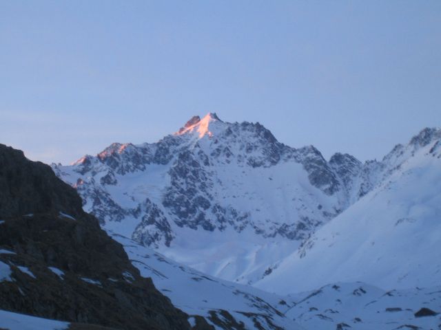 Piaget : lever de soleil sur le Piaget ( douloureux souvenir pour mes doigts )
