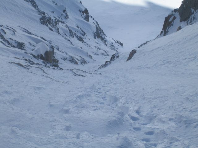 couloir N oriental : ça louvoie entre les rochers