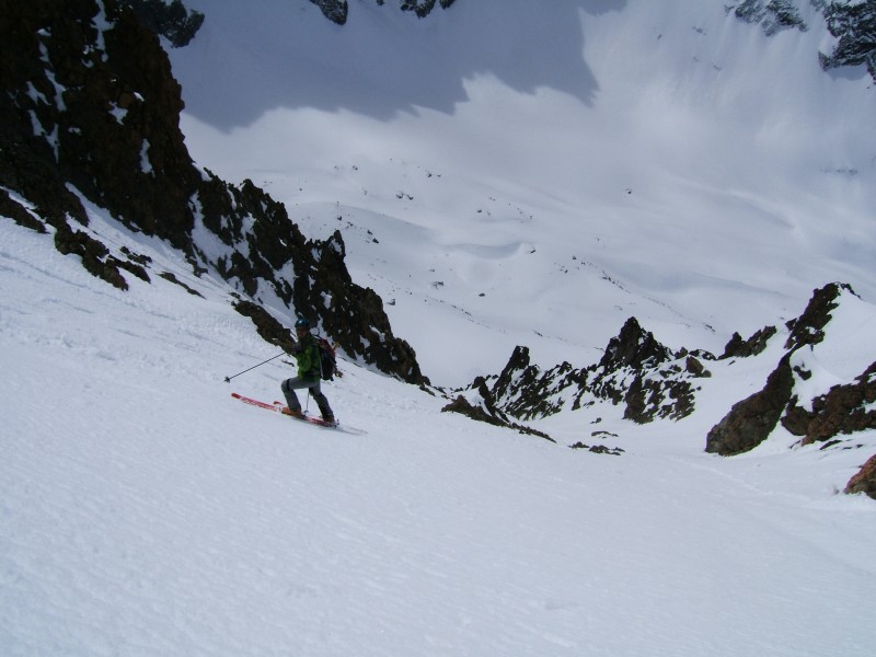 couloir suspendu : de la pente et une impression de vide