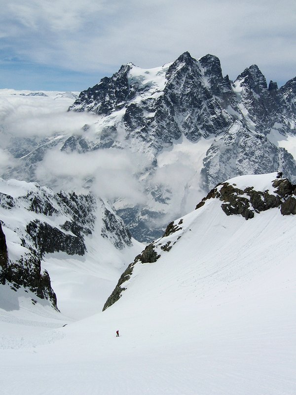 Glacier en S : Une descente en moquette face au Pelvoux, ya pire !