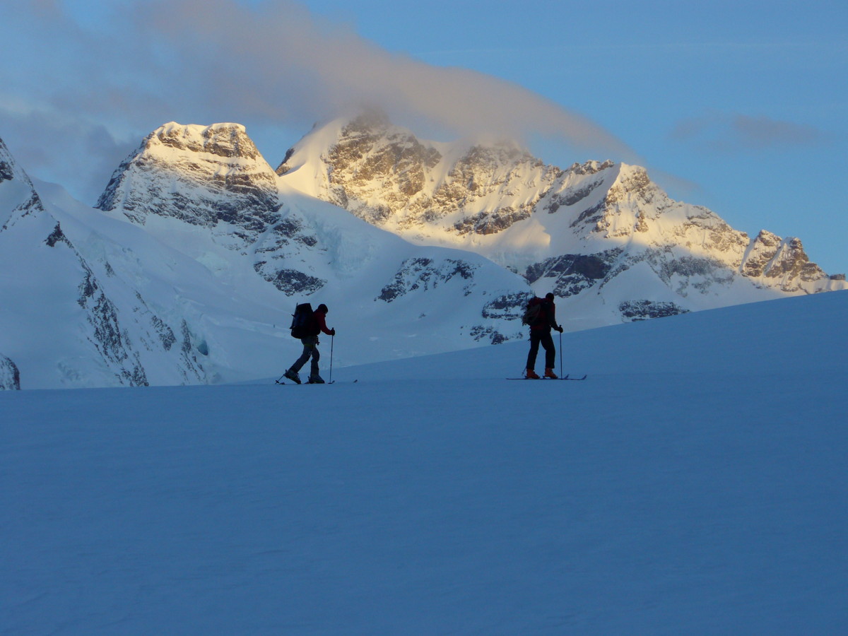 Au petit matin : Benja et Rémy sur fond de Jungfrau