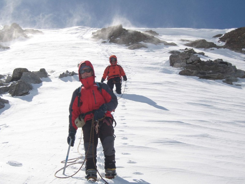 Tour de la Meije 2008 : A la descente de la Meije Orientale le vent souffle fort !