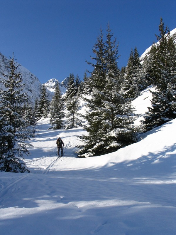 vallon au dessus de la mariand : ambiance hivernale pour un premier mai