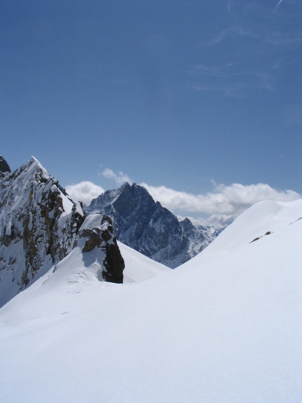 au col : au dessus du col