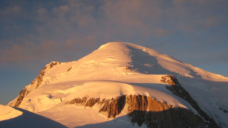 Mont Blanc : depuis l'epaule du Maudit, si pres et pourtant encore bien loin....