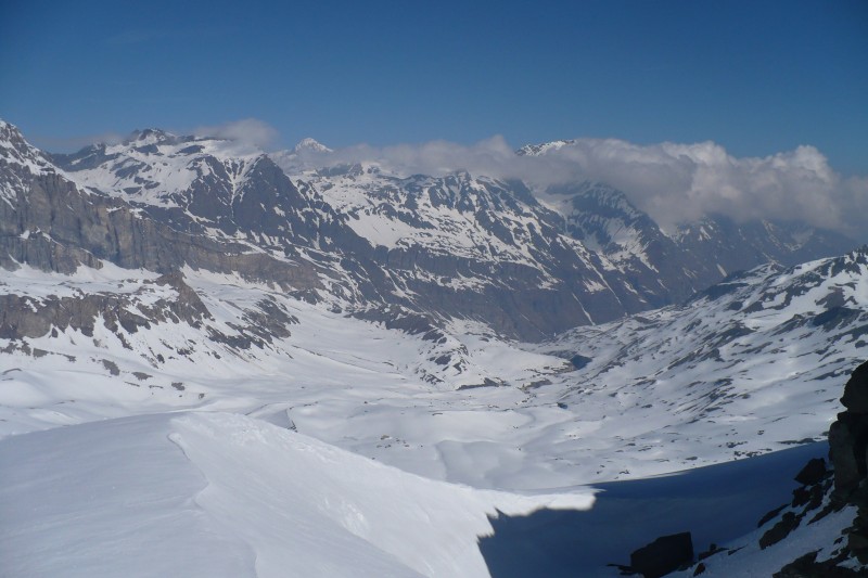 Vallée du refuge Benevolo : Vue depuis le Glacier de Bassagne sur l'Italie (vallée du refuge Benevolo).