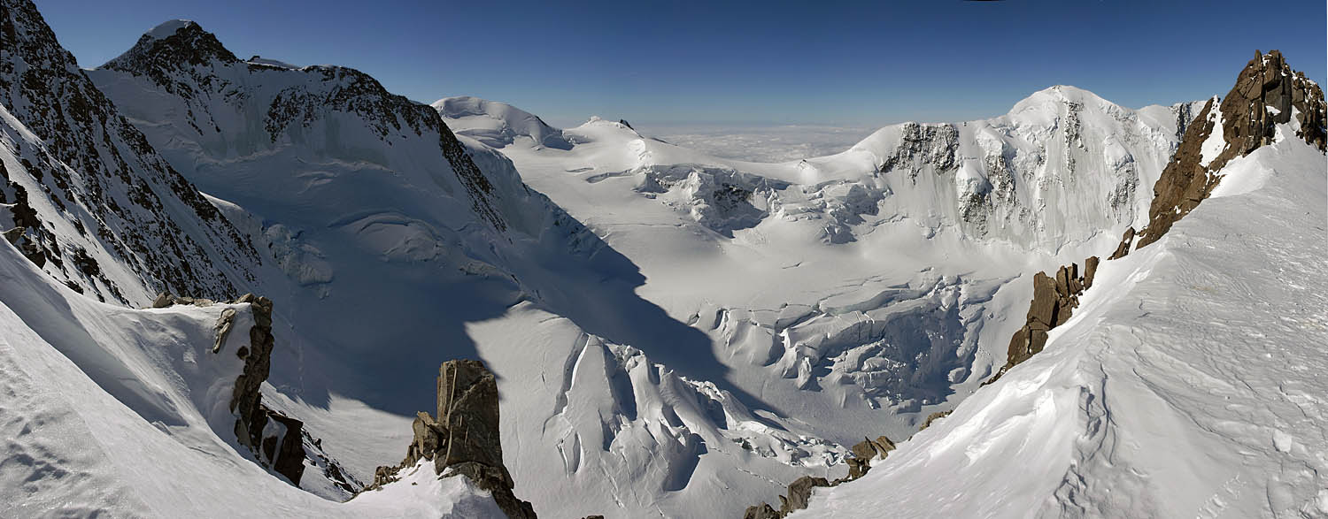 Depuis le col 4359 : Vue sur le Grenzgletscher : Zumsteinspitze, Signalkuppe,   Parrot, col du Lis, Liskamm.