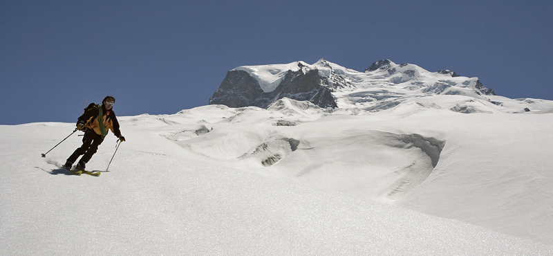 Gornergletscher : Descente en rive droite, avec le mont Rose en toile de fond