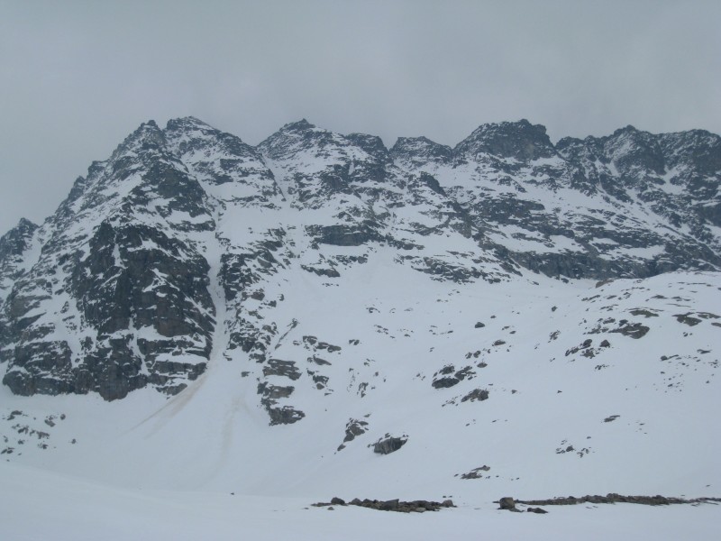 Pointe de Bonneval : Le couloir descendu est le second en partant de la gauche (après la gorge évidente)