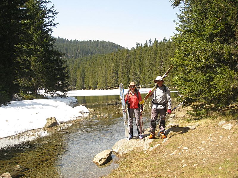 Tourisme : Les touristes au bord du lac...