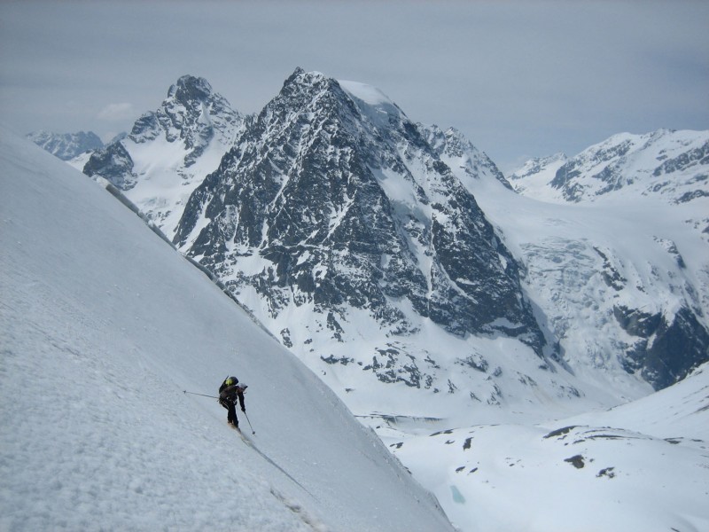 Dent Sud de Bertol : Thierry dans la partie un peu raide avec au second plan l'Evêque