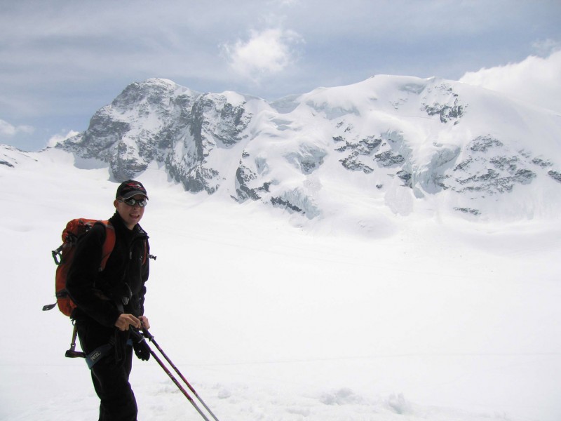 Dent Sud de Bertol : Petite pose devant la belle face Nord du Mont Brulé