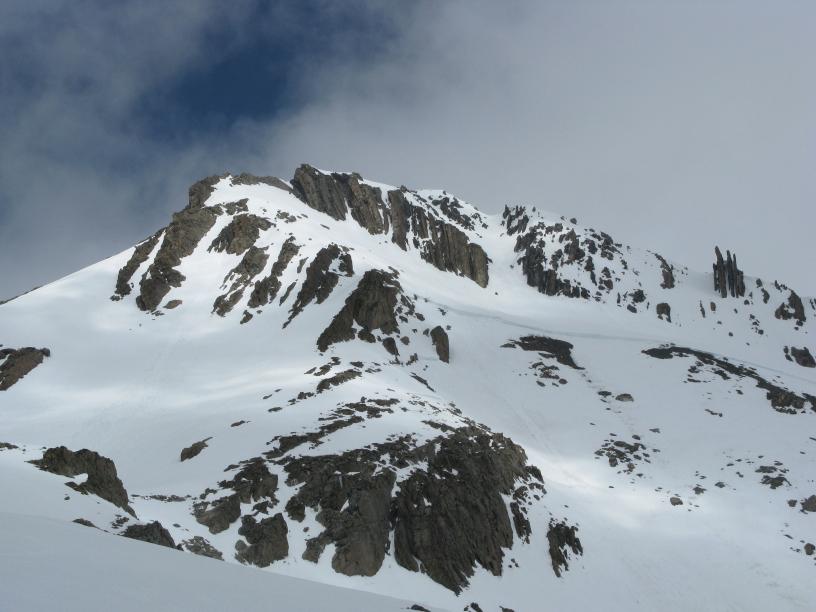 Couloirs finaux : A gauche les 4-5 couloirs parallèles qui malgré la perspective trompeuse, débouchent plus bas que le bas du couloir SE