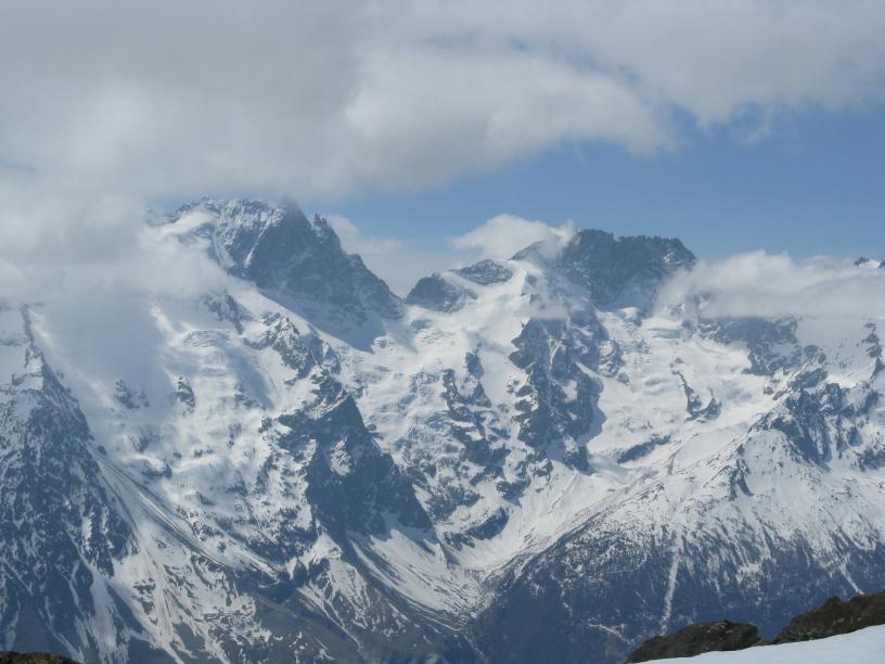 Meije et Rateau : Cache cache entre soleil et nuages