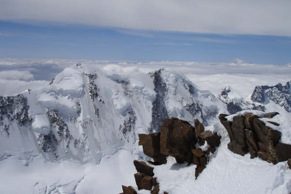 Pointe Dufour : La face tout en glace du Lyskamm !! Il paraît que cela se skie !!!