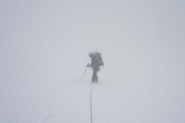 Jägerhorn : Le jour blanc est bien là !!! La descente se fera à la boussole...