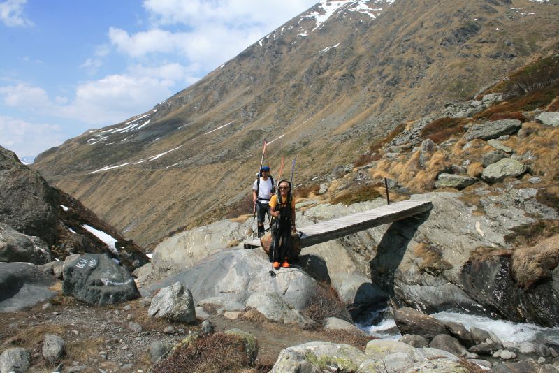 Montée à la cabane du Vélan : on chausse bientôt