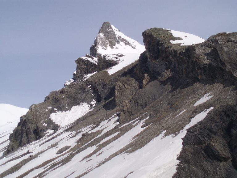Aiguille de Morges : La photo sous l'angle "qui fait peur" de l'aiguille de Morges (heureusement on ne la voit ainsi qu'après l'avoir skiée)