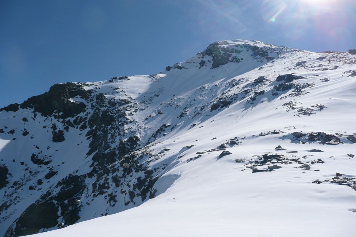 L'arête du Vallonnet : Peu de neige. Il faudra terminer dans la face W