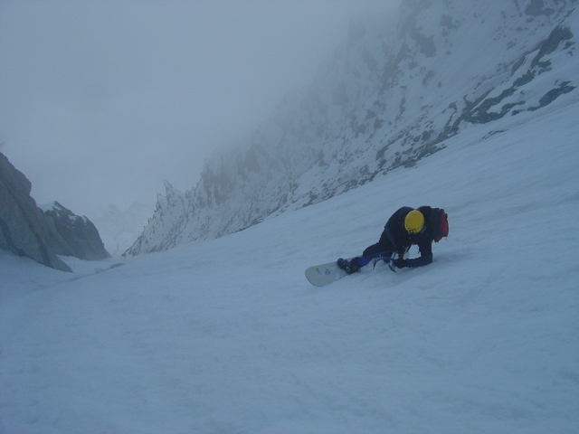 Arrêt à 150 m du sommet : Le regel a déjà bien commencée, la croute est très difficile à skier...