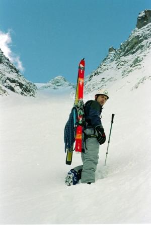 Montée : montée vraiment creuvante avec les skis sur le dos de la neige aux genoux et la trace à faire...Manu en a bavé