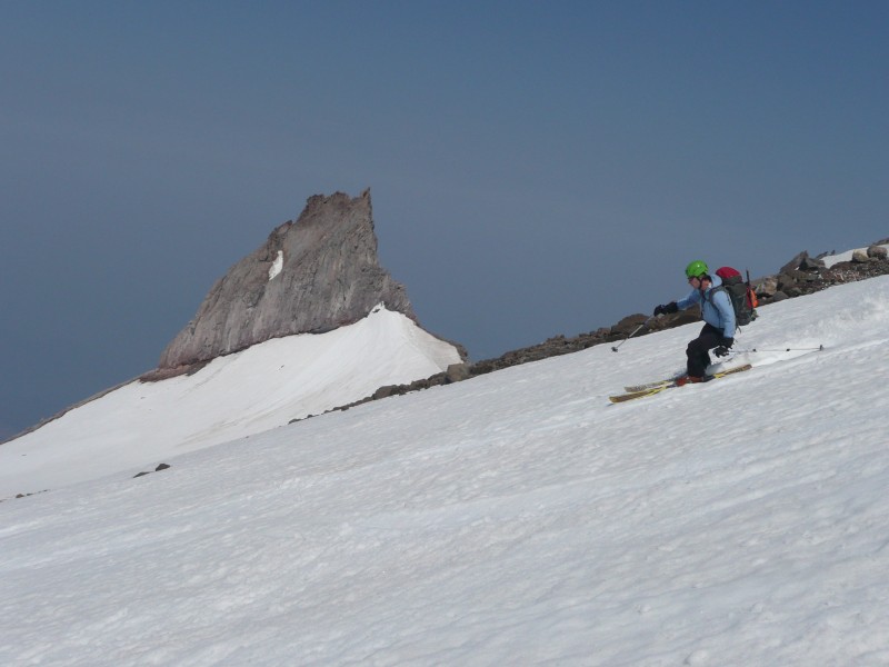 Ski grand large : Au loin l'Illumination Rock