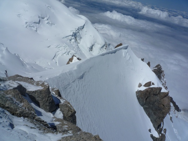 #3 face Nord du Mont Maudit : Le départ de la face , un petit 50° sur 15m. Des petits soupçons de plaques, alors la mefiance fut de mise avant de se lancer . face Nord du Mont Maudit : Le départ de la face , un petit 50° sur 15m. Des petits soupçons de plaques, alors la mefiance fut de mise avant de se lancer .