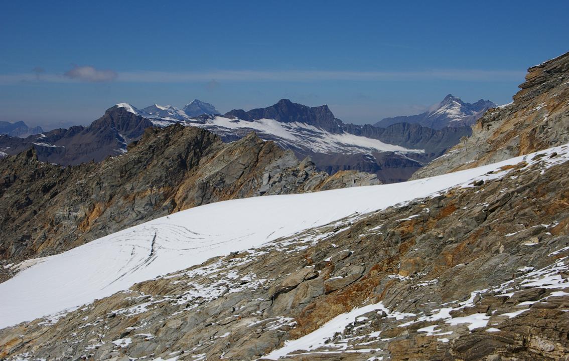 Vue sur le Col du Grd Méan : Le col du Grand Méan, point de jonction vers la traversée vers le ref.Carro.