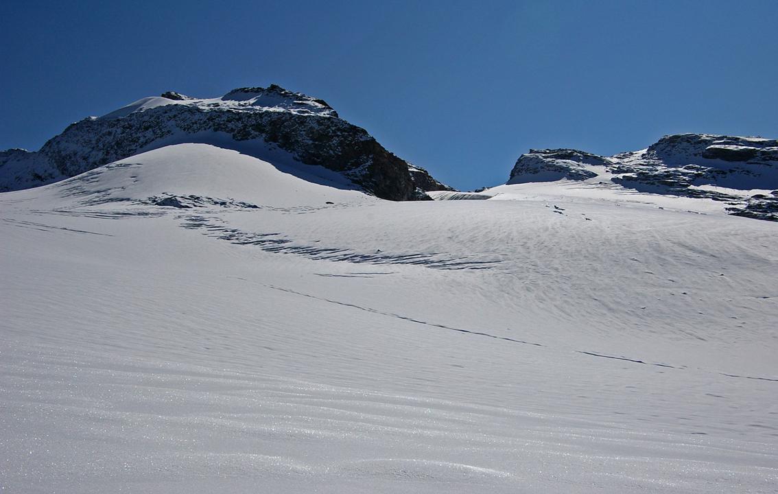 Sous la pointe Francesetti : La montée se poursuit, en dépassant la FN de la P.Francesetti.