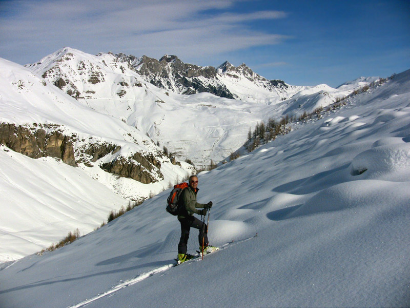 Vallon de l'Alpe : Vallon de l'Alpe avec l'Enchastraye en AR plan