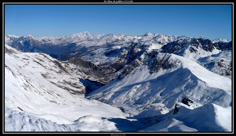 Vers le Nord : Vue vers le Nord. De la Maurienne au Mont-Blanc. Les sommets deviennent peu à peu bien enneigés!