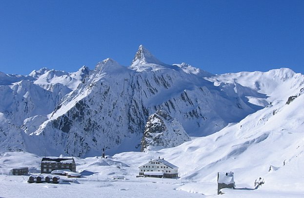 Col du Grd. St.-Bernard : vue sur la lac depuis le col