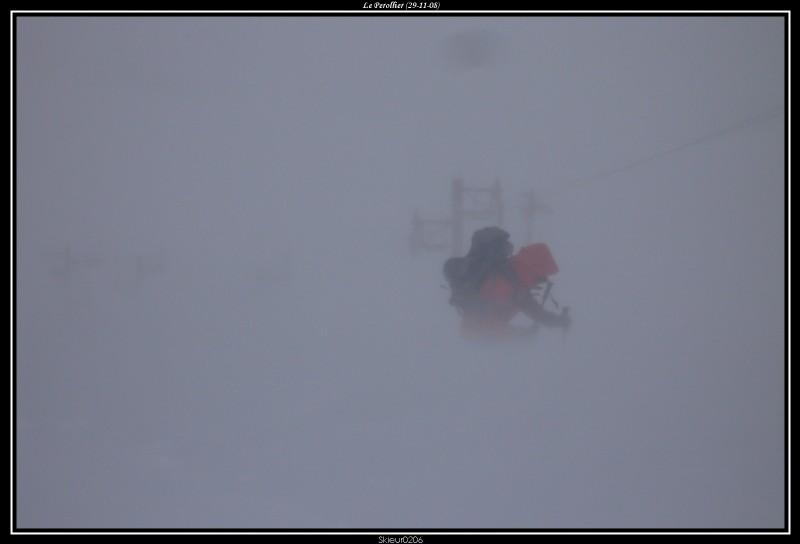 Vent : : L'arrivée sur le Perollier dans la tempête.