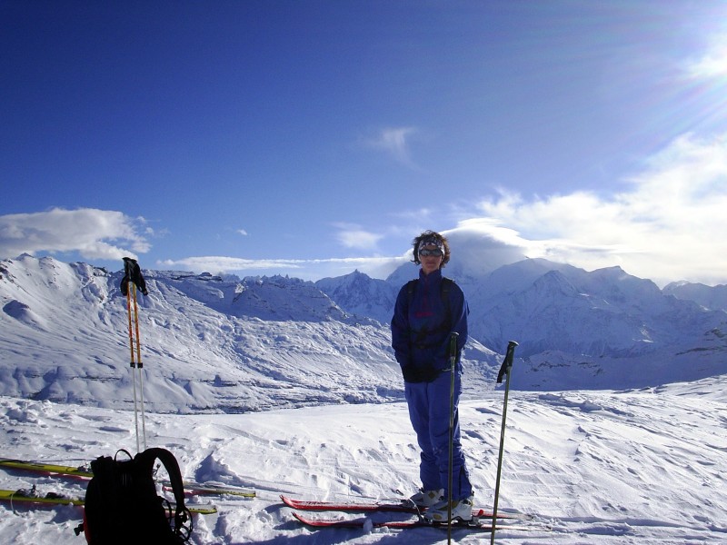 Le Mt-Blanc a son chapeau : Sommet des Platières, avec en fond le Mt-Blanc et son chapeau