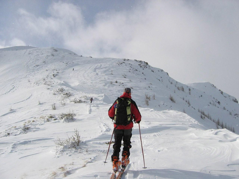 Aunos : Gérard vers 2400m en vue du sommet.