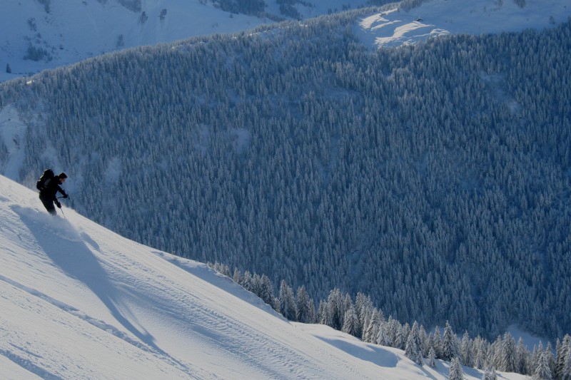 A hurler ! : oui on peut s'amuser à ski en rando sans prendre trop de risques. Vince fait parler la poudre